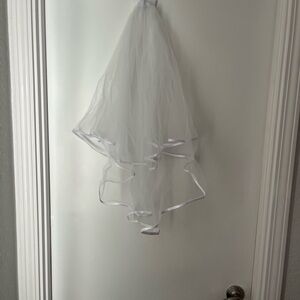 Elegant White Bridal Veil